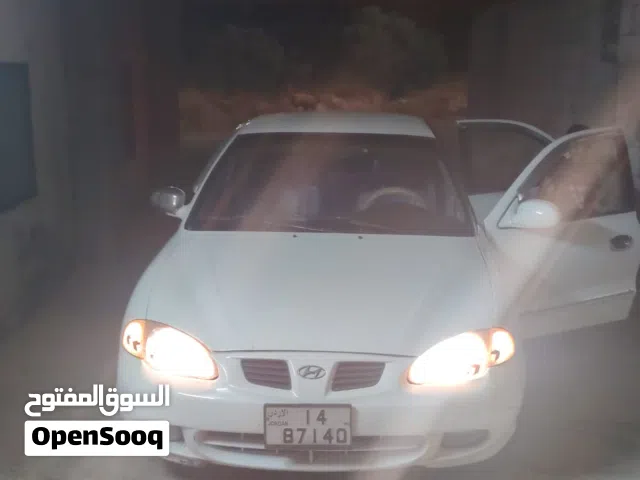 2000 هيونداي افانتي Standard
