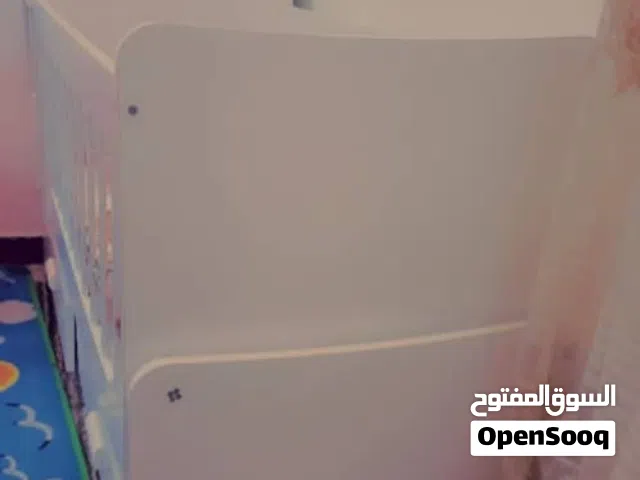 سرير اطفال الي البيع