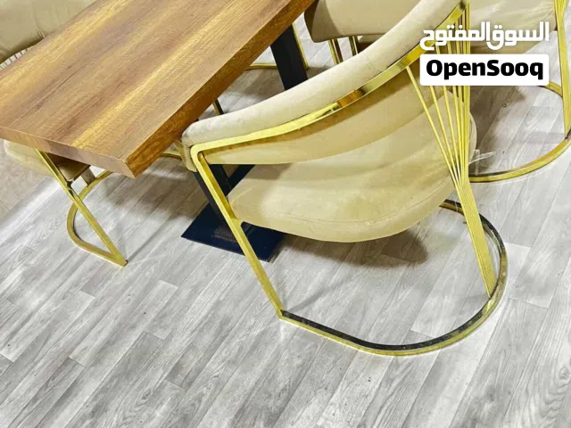 ميز طعام و4 كراسي مستعمل قليل ثقيل كلش