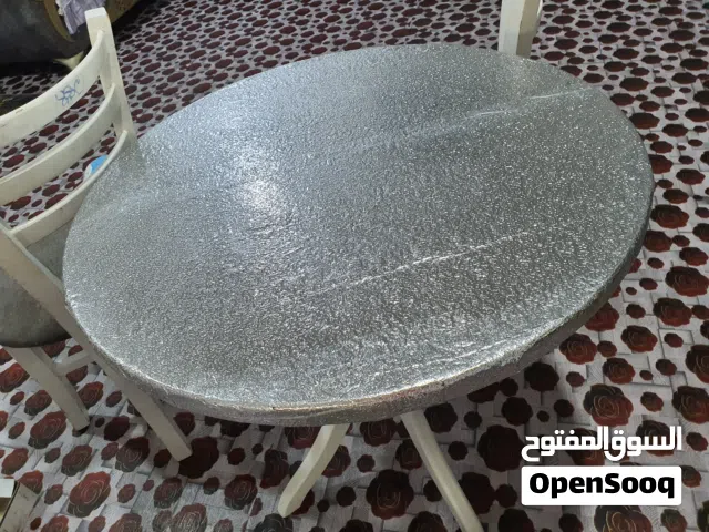 طاولة طعام مستديرة