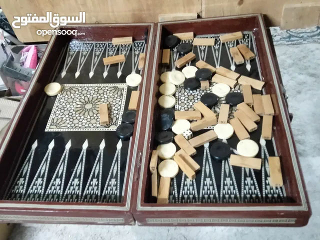 طاولة زهر مع لوحة شطرنج