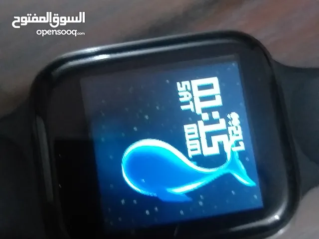 ساعة ذكية على اليد