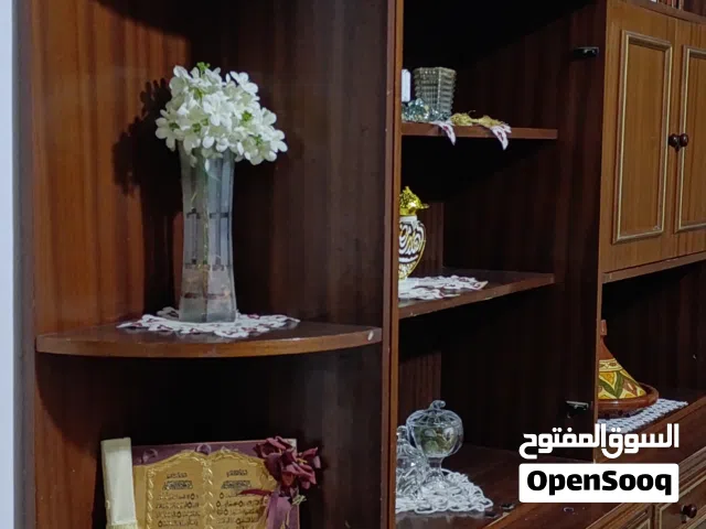 مكتبة للبيع
