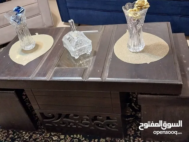 طاولة وسط مع طاولات صغيرة لون بني