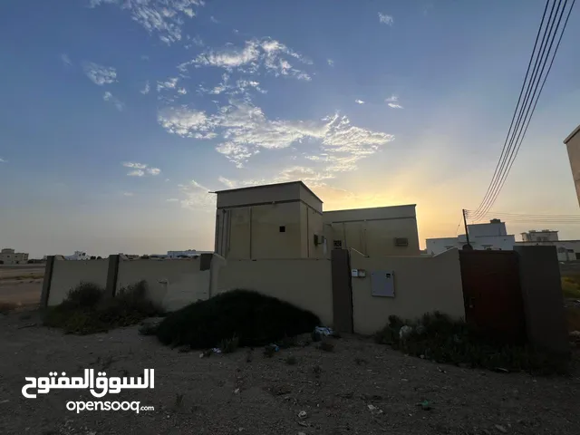 بيت للايجار او الاستثمار بمنطقة الظاهره عبري/فج الصخام