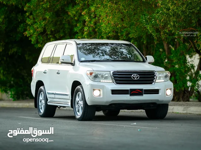 TOYOTA LAND CRUISER  EXCELLENT CONDITION  2012  WHITE  REDUCED PRICE