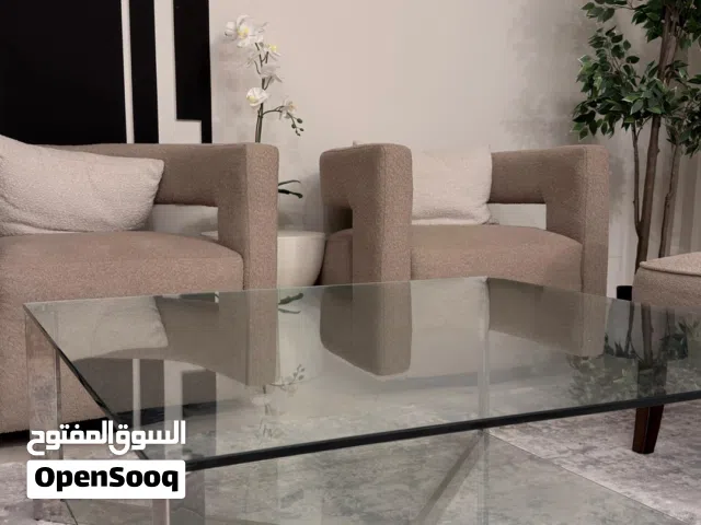 طاولة زجاجيه