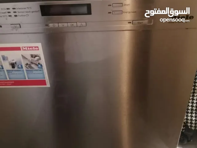 غسالة صحون من اجود وأغلى البراند استخدمت فترة قليلة جدا وحفظت في ال ستور عملية وجذابة وكفاءة ممتازة