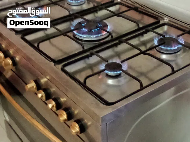 رقم التواصل بالاسفل طباخ ايطالي خمس عيون وفرن كل شيء شغال