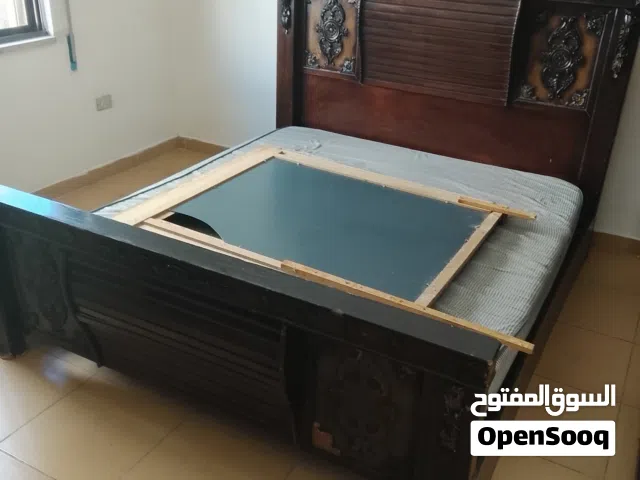 خزانة وتخت وبيرو للبيع