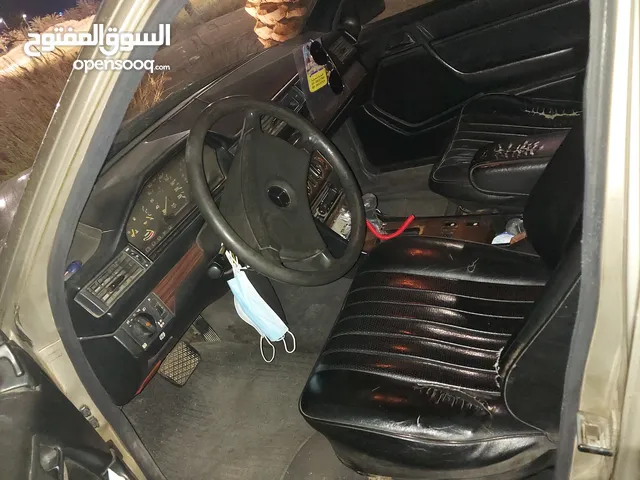 مرسيدس E200 موديل 1985 للبيع العقبه ــــــــ_ـــــ