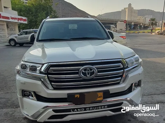 Toyota Land Cruiser 2018 in Muscat