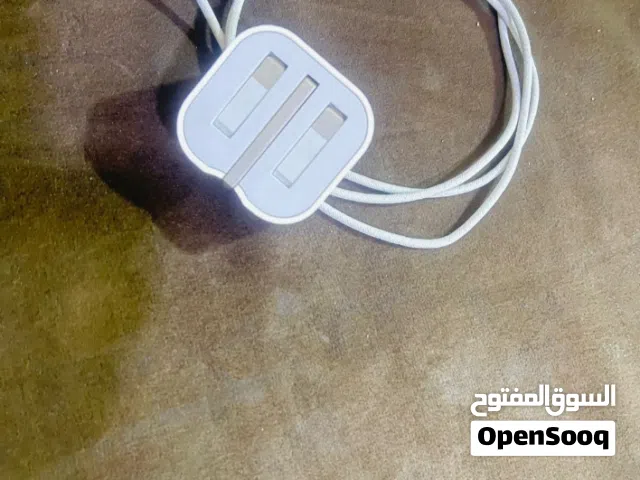 شاحنه وكيبل الاصليه بعت الجهاز وبقت الشاحنه