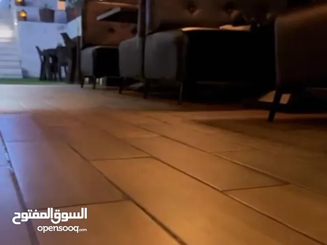 محتويات مطعم بالكامل للبيع بدون تجزئة بسعر مغري جدا قابل للتفاوض للجادين