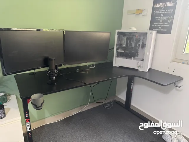 Gaming L shape desk for sale مكتب جيمنج بحالة ممتازة للبيع