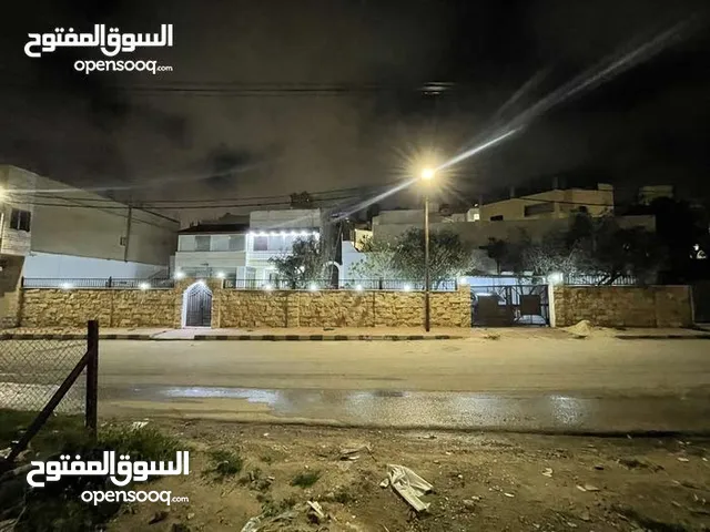 بيت مستقل - طابقين - مجدد بالكامل - ايدون