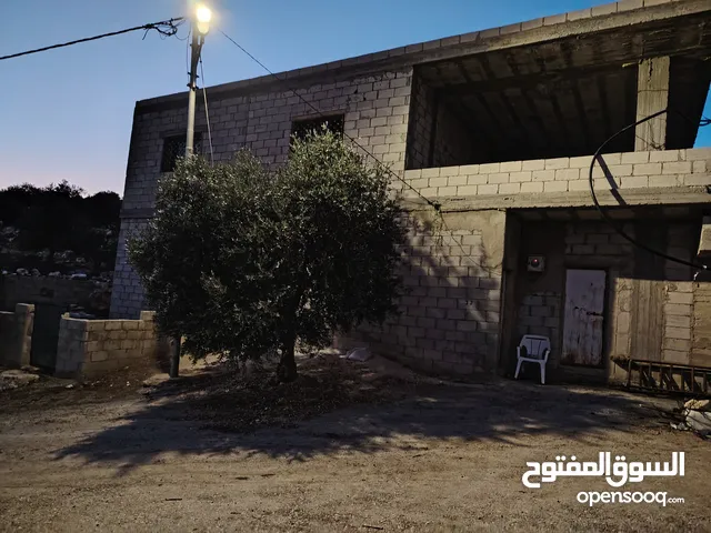 ارض للبيع 4300م على القوشان وعلى الواقع 12دونم متواجد بيت مساحة 380 متر طابقين +خزان يتسع50 متر