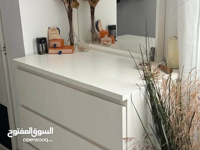 تسريحة مع مرآة / White Dresser with Mirror