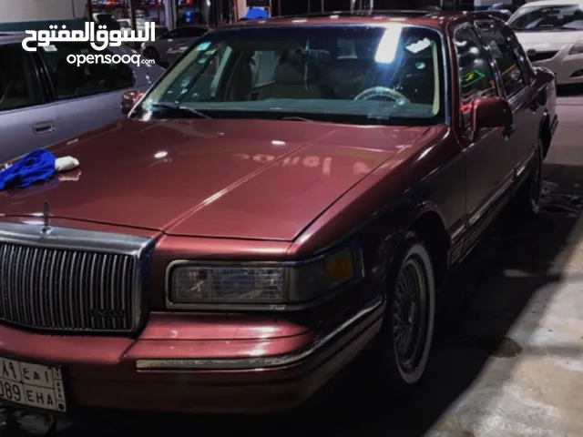 Used Lincoln Town Car in Al Hofuf