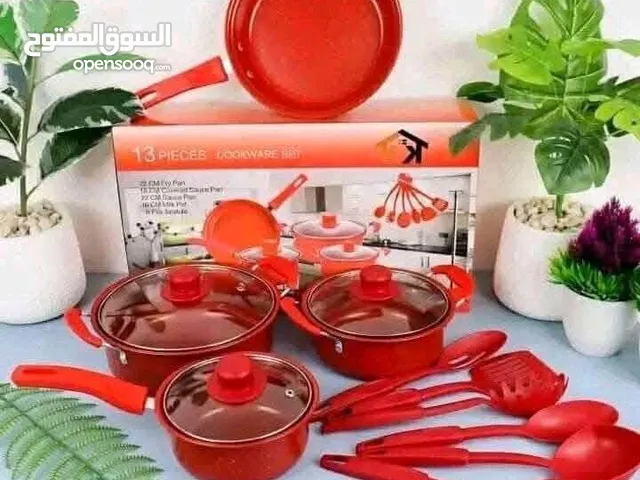 الطقم مكوّن من 13 قطعة متكاملة تشمل قدور بأحجام مختلفة + مقلاة + مجموعة أدوات مطبخ سيليكون .