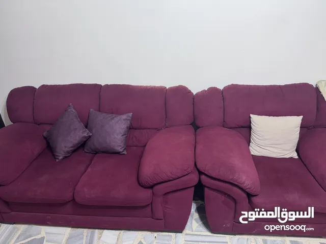 طقم كنب لون خمري بحالة جيده