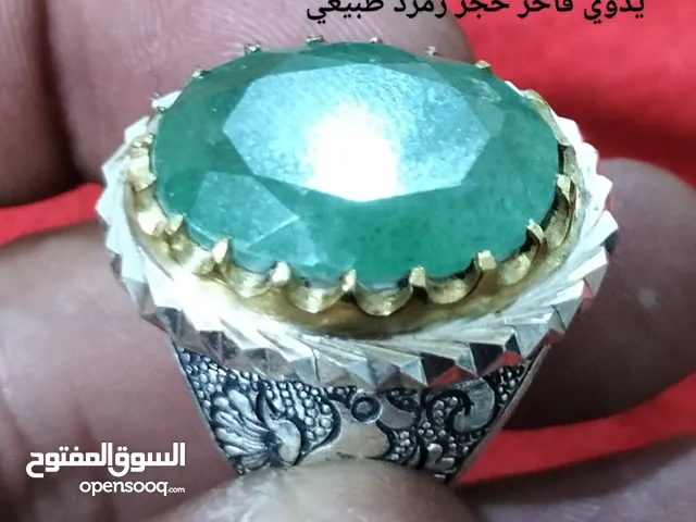 خاتم فضه يدوي حجر زمرد