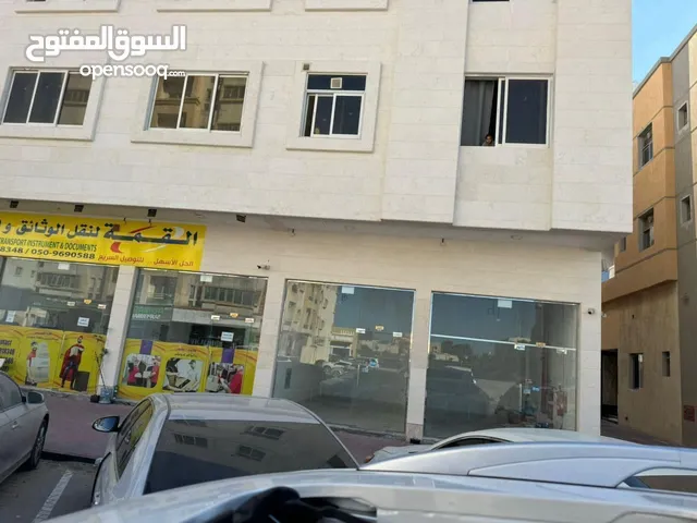 2 محل للايجار السنوي بمنطقة الروضة بعجمان علي الشارع مباشر مساحة الواحد 25 متر مربع محمد محروس
