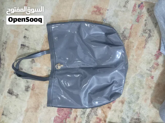 شنطه كبيره تكفي اغراض كثير سعه واجد