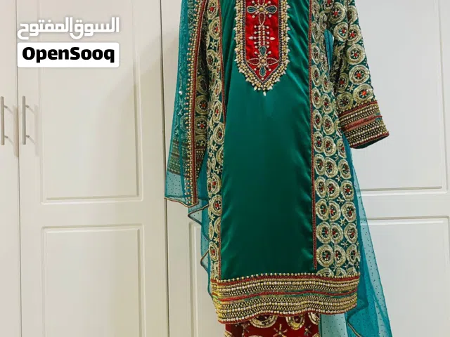 ازياء تقليديه ومطوره للبيع بأشكال كثيره ومقاسات مختلفه وبأسعار مناسبة، سارعو بالحجز