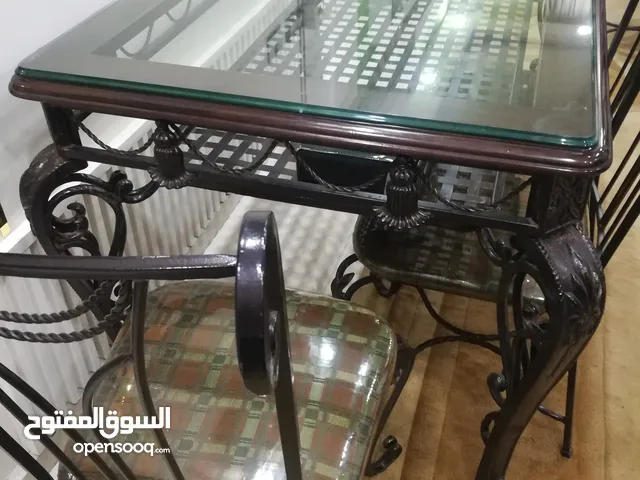 طاولة سفرة معدنية وزجاج راقية