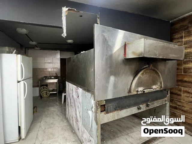 عِدّة مطعم معجّنات بحالة ممتازة