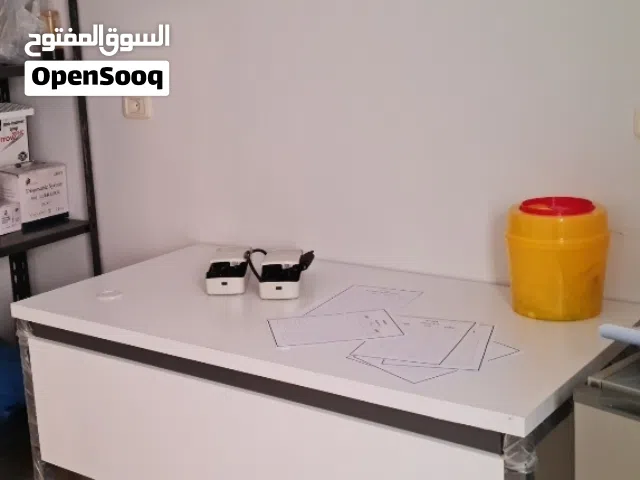 أثاث مكتبي و صيدلية