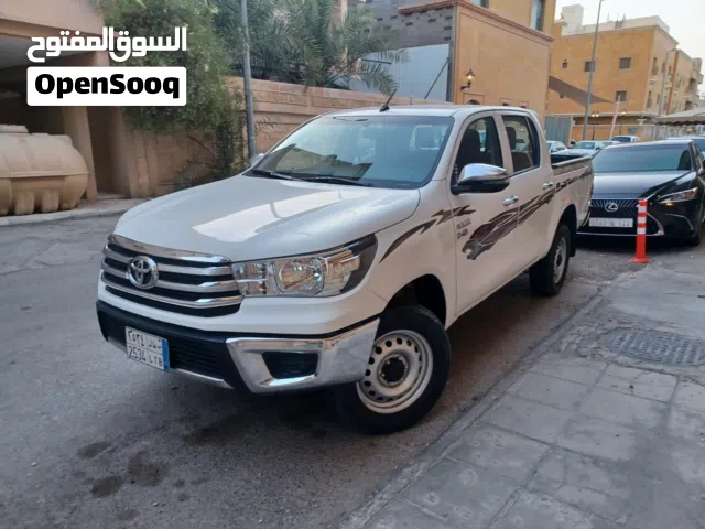 2024 تويوتا هيلوكس GLX