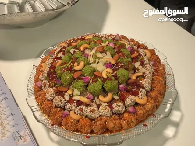 يوجد لدينا جميع انوع التمور المحشيه وجميع النكهات وبااسعار جدا مميزه