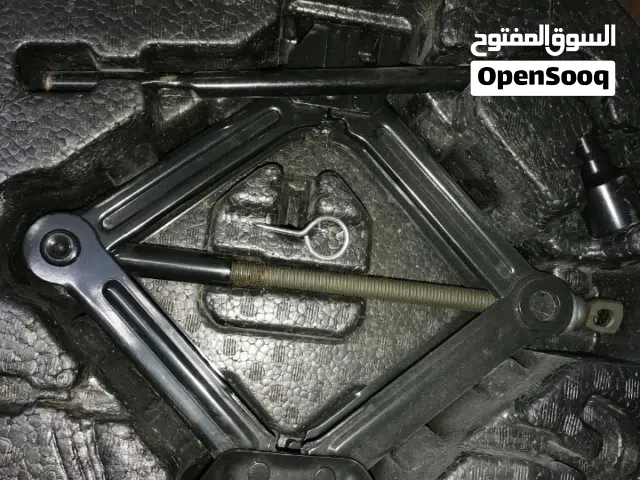جك رفع المركبات مع الحافظة نوع المركبه كيا فورتي