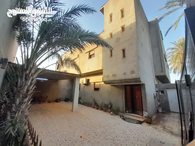 175 m2 5 Bedrooms Townhouse for Sale in Tripoli Souq Al-Juma'a