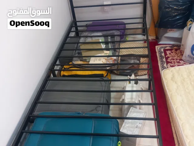 سرير هوم سنتر شبه جديد للبيع