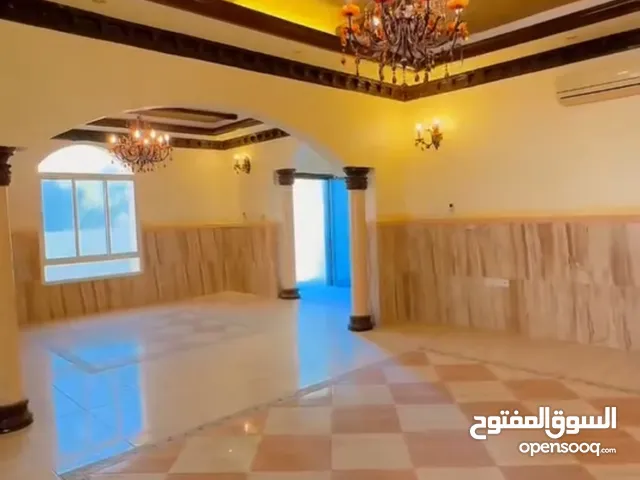 فيلا راقيه واسعه و موقع مميز للبيع