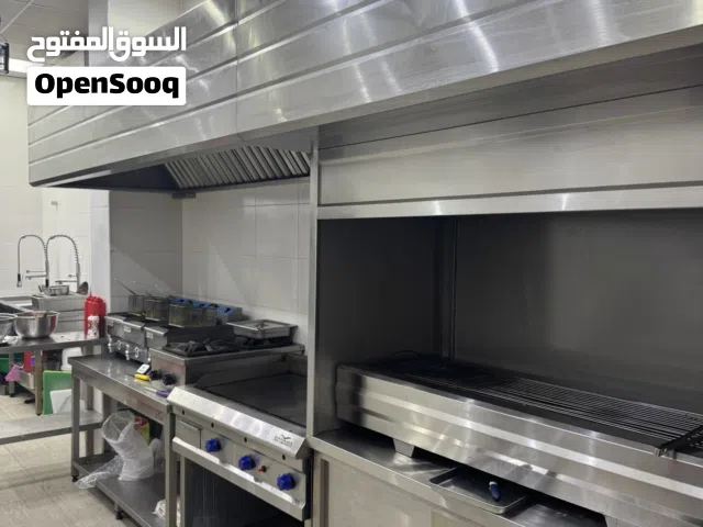 مطبخ سحابي للاخلاء بمساحه 46 متر بموقع مميز جداً في العامرات - سوق السادسة الصف الاول من الشارع