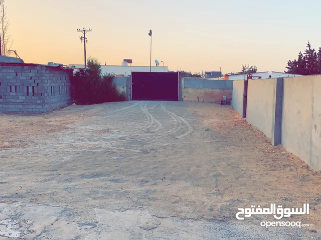 هنقر للايجار طريق المطار شارع معسكر حمزه معاه قطعه 500 متر