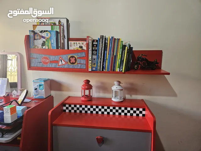 غرفة نوم أطفال-أولاد-سيارتين فيراري حمراء بحالة ممتازة جدا