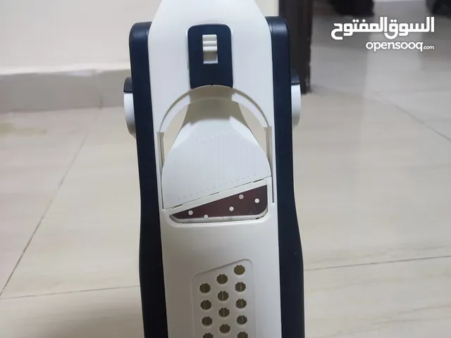 قطاعة خضار وفواكة جديدة بالكرتونة بسعر 5 دنانير. mandolin