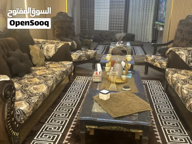 كنب وطاولات للبيع