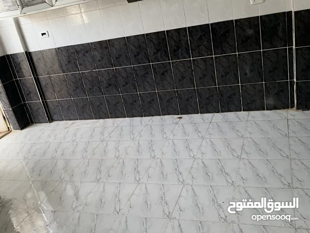 170 m2 4 Bedrooms Apartments for Rent in Mafraq Al-Hay Al-Hashmi