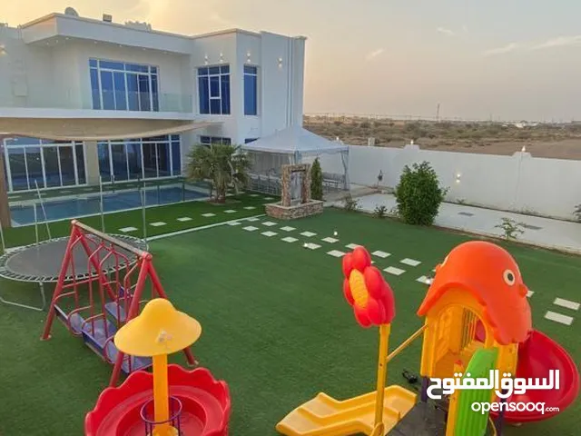 4 Bedrooms Chalet for Rent in Al Batinah Al Masnaah