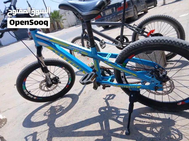 دراجه اصليه درجه اولى استعمال نضيف بسعر 320دينار دراجه رساضيت ربي يبارك خفيفه ومتوازنه باطنيات