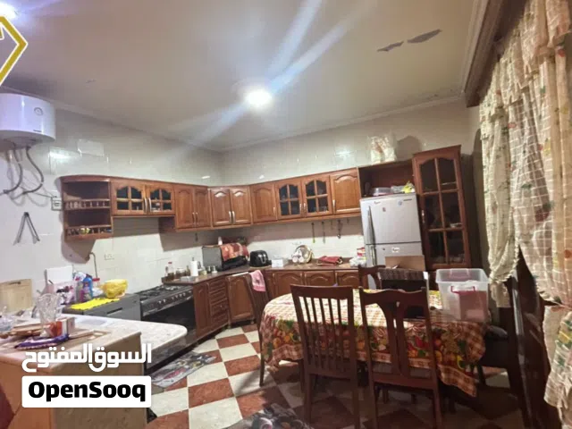 185 m2 5 Bedrooms Villa for Rent in Tripoli Al-Sabaa