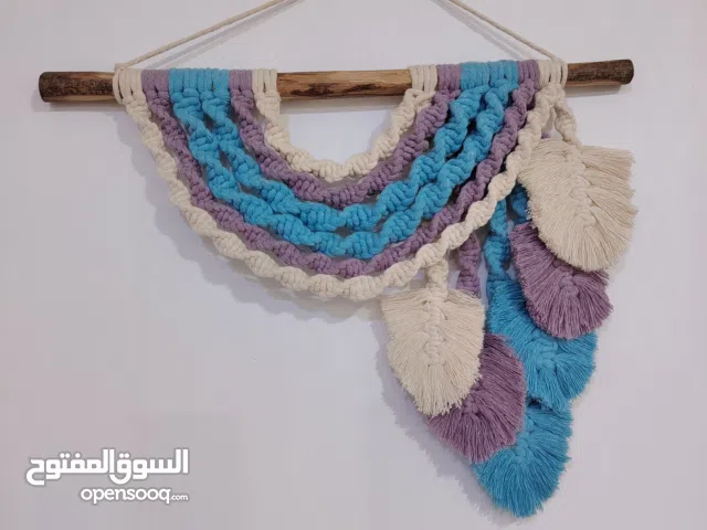 [مكرمية]تعليقة جدارية بتصميم (بوهويمي)وبالوان قوس المطر الجميلة.