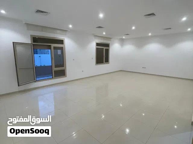 للإيجار في ابوفطيرة شقة مع بلكونه كبير تشطيب ديلوكس