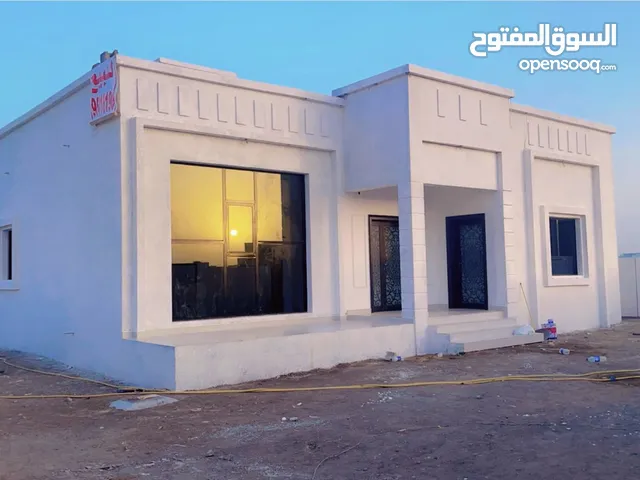 بيت جديد للبيع صحار العوينات جنب المسجد قريبه من عوتب المنزل جديد